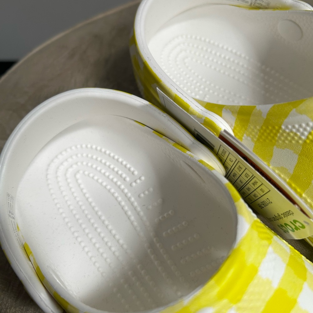 Crocs Classic Yellow Gingham in Daylily colorway Slip-On Clogs Sz W6/M4 - Picture 3 of 11